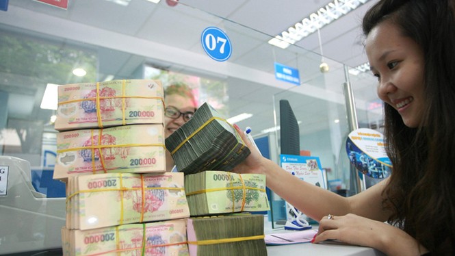 Hạ lãi suất, Ngân hàng có thiệt? - ảnh 1