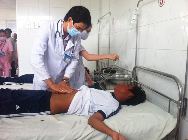 Ngư phủ tàu cá Bạc Liêu được cứu chữa tại Bệnh viện Năm Căn - ảnh 2