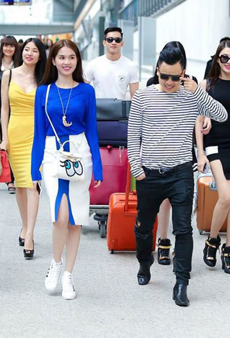 Ngọc Trinh cùng dàn chân dài tung tăng dạo phố Hong Kong - ảnh 3