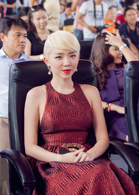 Tóc Tiên bất ngờ sánh đôi cùng Kim Lý - ảnh 3