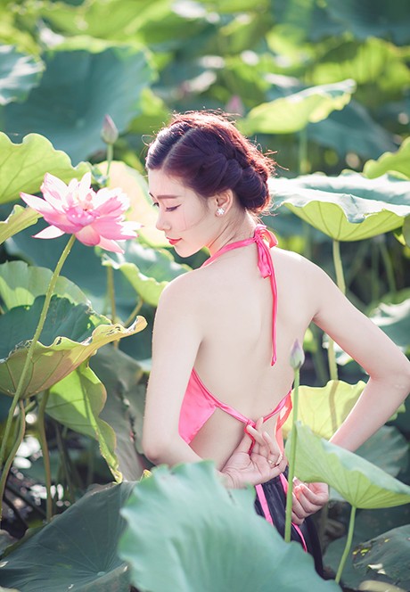 Nữ sinh Sư phạm khoe sắc tinh khôi bên hoa sen - ảnh 11