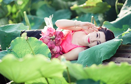 Nữ sinh Sư phạm khoe sắc tinh khôi bên hoa sen - ảnh 5