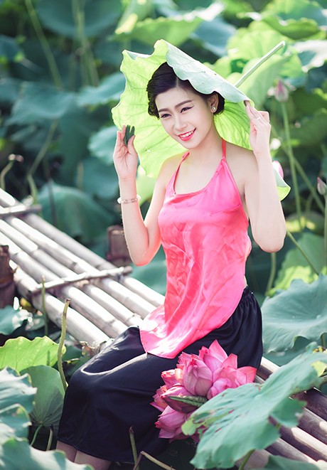 Nữ sinh Sư phạm khoe sắc tinh khôi bên hoa sen - ảnh 6