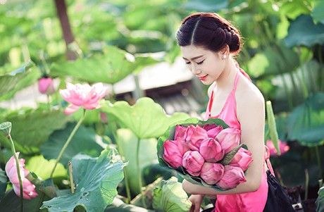 Nữ sinh Sư phạm khoe sắc tinh khôi bên hoa sen - ảnh 9