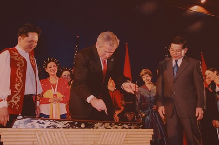 Những khoảnh khắc đẹp trong dòng chảy 20 năm quan hệ Việt - Mỹ - ảnh 7