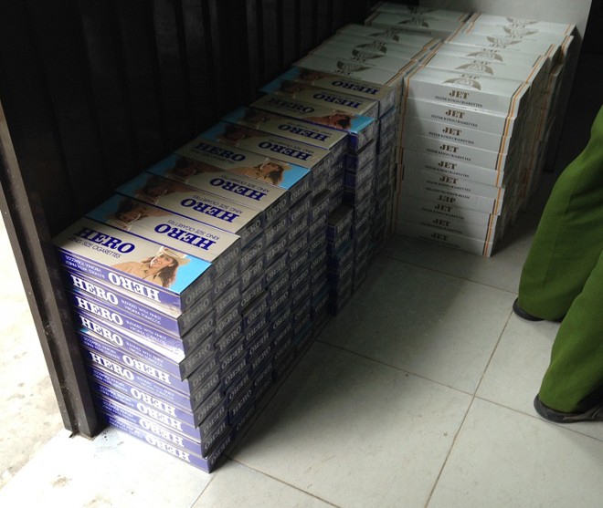 Cảnh sát truy đuổi cả chục xuồng máy chở thuốc lá lậu - ảnh 1