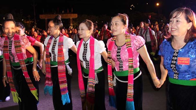 Lên Mường Lò xem múa xòe, trải nghiệm danh thắng ruộng bậc thang - ảnh 8
