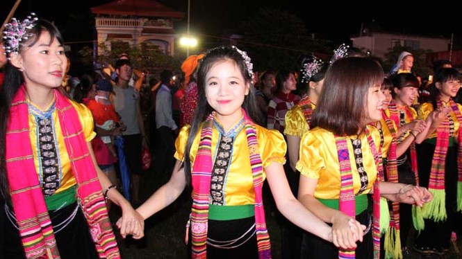 Lên Mường Lò xem múa xòe, trải nghiệm danh thắng ruộng bậc thang - ảnh 10