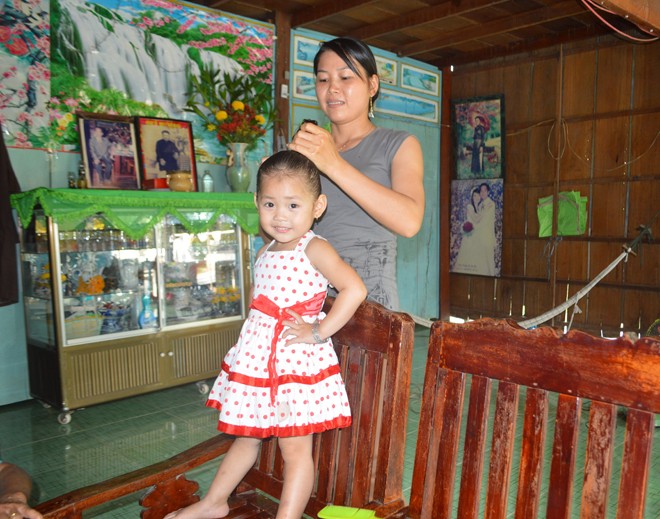 Kinh ngạc bé gái 3 tuổi có khả năng bơi như rái cá - ảnh 2