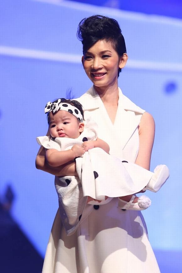 Những sao Việt sinh con muộn màng - ảnh 5