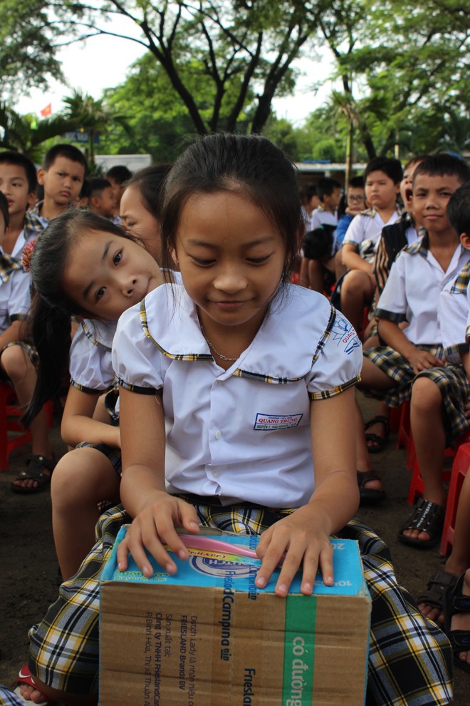Báo Tiền Phong tặng quà, học bổng cho học sinh nghèo - ảnh 4