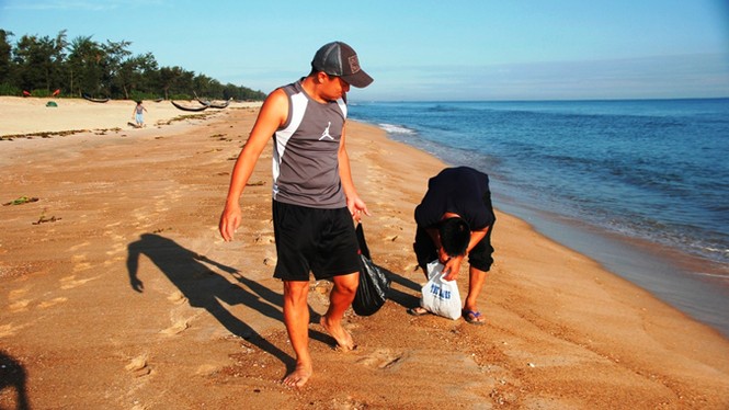 Sản vật “tiến vua” đua nhau dạt vào bờ biển Thuận An - ảnh 1