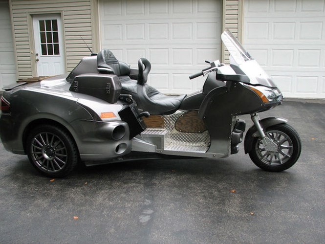 Siêu môtô 3 bánh 'lai' giữa Ford Focus và Honda Goldwing - ảnh 4
