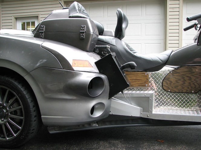 Siêu môtô 3 bánh 'lai' giữa Ford Focus và Honda Goldwing - ảnh 6