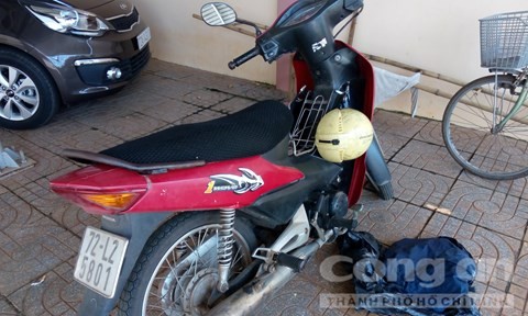 Bé trai bị ép giả bại não, bán hàng rong - ảnh 3