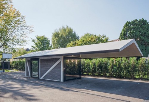 Garage phong cách 007 của khách hàng hoàng gia - ảnh 1