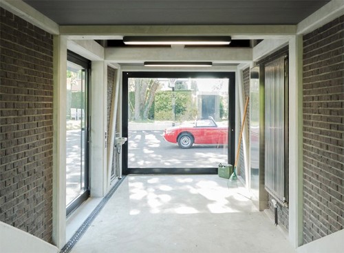 Garage phong cách 007 của khách hàng hoàng gia - ảnh 2