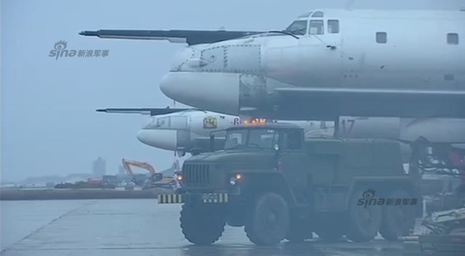 Mục kích lắp tên lửa Kh-555 lên máy bay không kích IS - ảnh 2