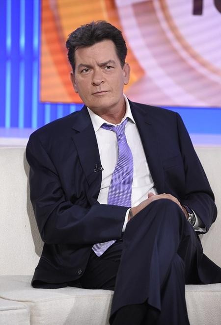 Tài tử nhiễm HIV Charlie Sheen bị lộ một loạt clip nóng - ảnh 2