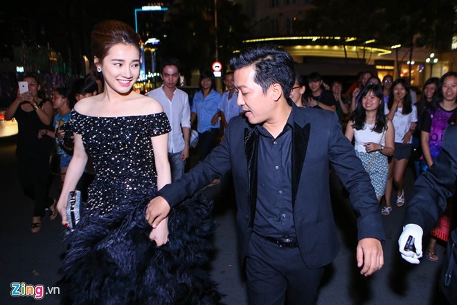 Trường Giang - Nhã Phương 'tay trong tay' tại lễ trao giải Mai Vàng - ảnh 1