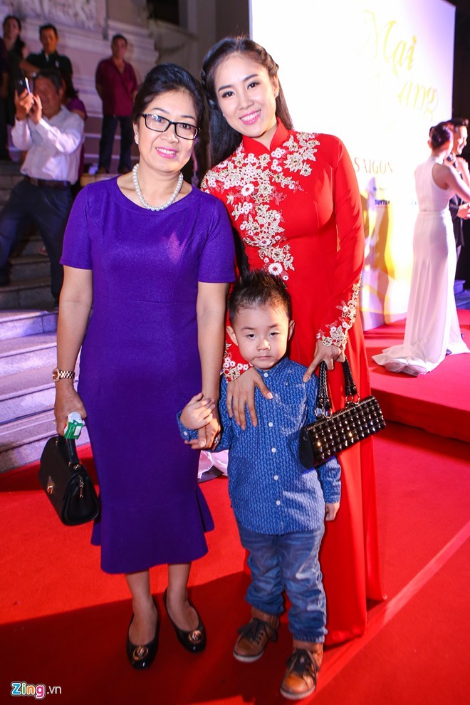 Trường Giang - Nhã Phương 'tay trong tay' tại lễ trao giải Mai Vàng - ảnh 4