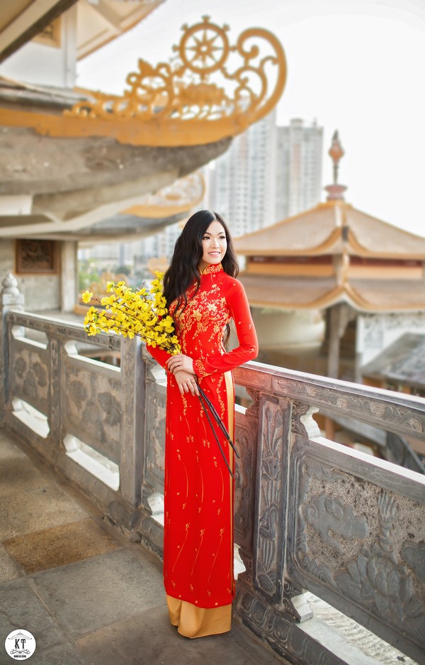 Nữ du học sinh Úc rạng rỡ đón Xuân với áo dài đỏ, sắc mai vàng - ảnh 7