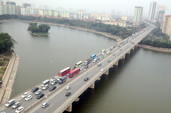 Hà Nội: Ô tô 'chết cứng' dọc tuyến đường trên cao - ảnh 1