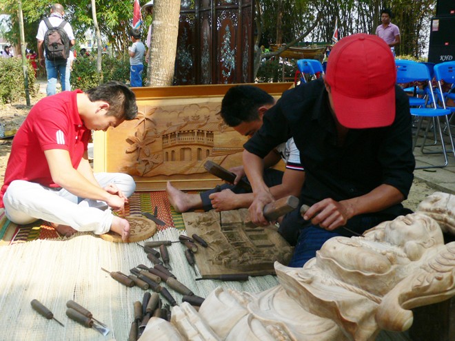 Phố cổ Hội An rộn ràng hội nghề - ảnh 3