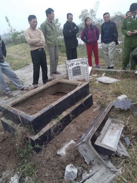 Rúng động vụ phá mộ giữa ban ngày ở Quảng Ninh - ảnh 1