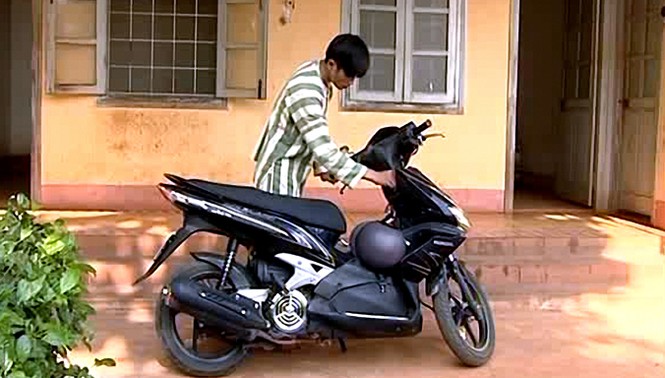 Lên mạng học cách mở cốp xe để... ăn trộm - ảnh 1