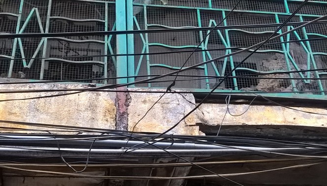 'Khóc dở, mếu dở' vì lỡ bỏ tiền tỷ ôm chung cư cũ chờ... sập - ảnh 3
