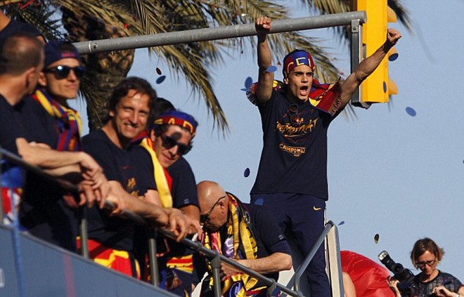 Biển người mừng chức vô địch La Liga với Barca - ảnh 4