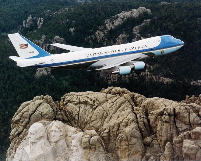 Chuyên cơ của ông Obama được bảo vệ như thế nào? - ảnh 2