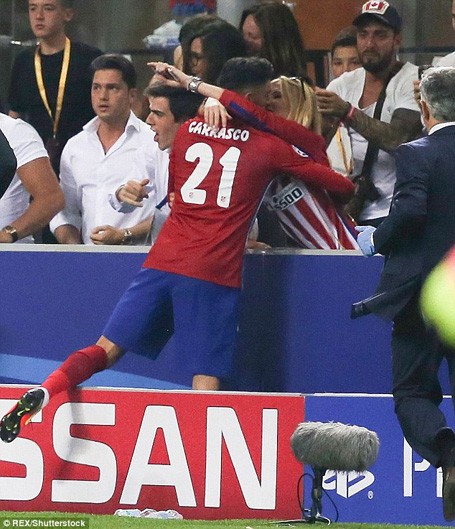 Mỹ nhân nhận nụ hôn nóng bỏng của ngôi sao Atletico là ai? - ảnh 3