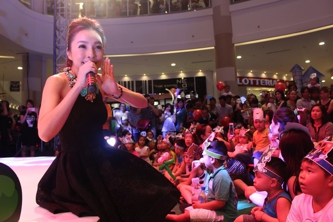 Hiền Thục, Ốc Thanh Vân vui đùa cùng các em nhỏ - ảnh 4