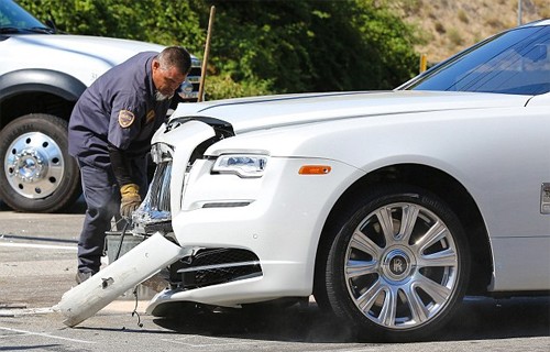 Sao truyền hình Mỹ đâm nát đầu Rolls-Royce - ảnh 2