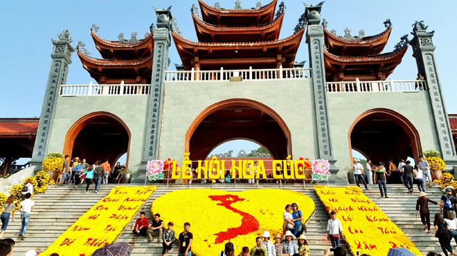 Hàng vạn người tham gia 'Lễ hội hoa cúc' - ảnh 2