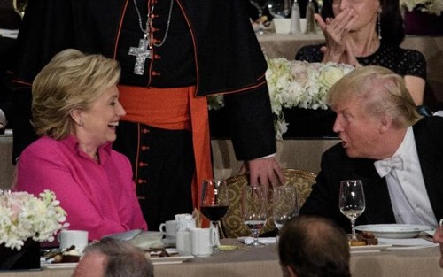 Clinton và Trump cầu nguyện cùng nhau tại tiệc tối - ảnh 1