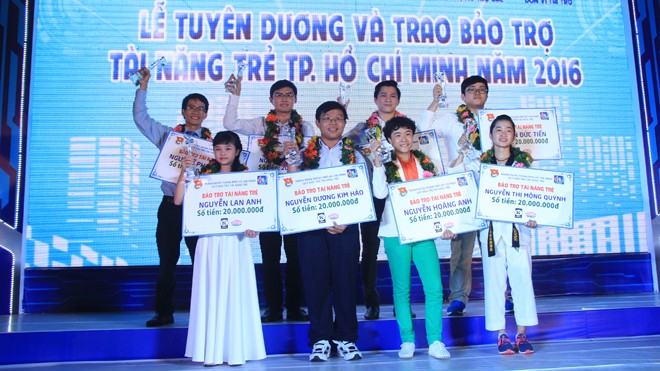 TP. HCM trao bảo trợ 10 tài năng trẻ năm 2016 - ảnh 3