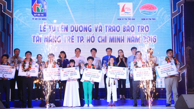 TP. HCM trao bảo trợ 10 tài năng trẻ năm 2016 - ảnh 2