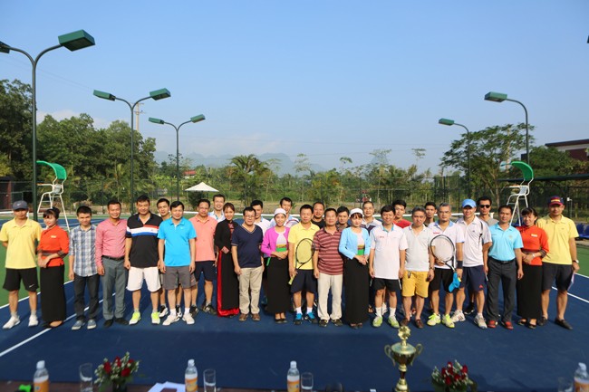 Sôi nổi giải quần vợt báo Tiền Phong - ảnh 1