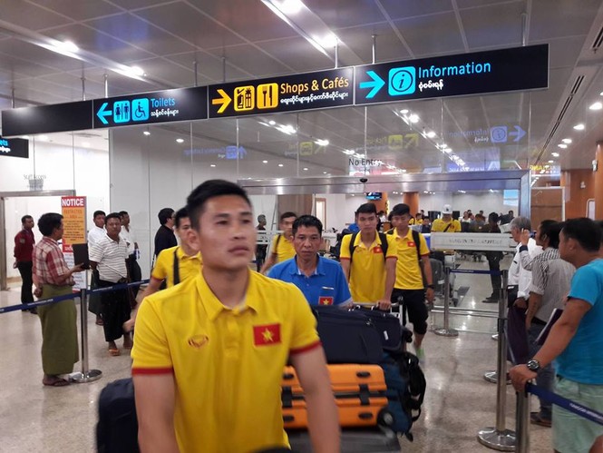 Những hình ảnh đầu tiên của tuyển Việt Nam tại Myanmar - ảnh 1