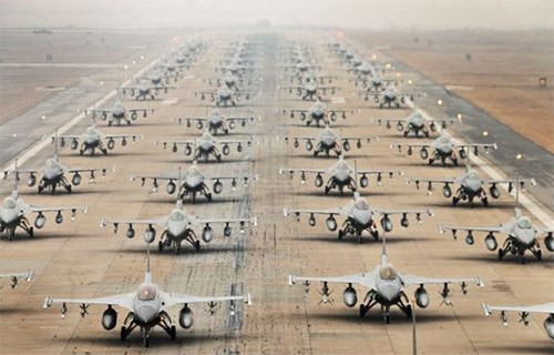Mỹ cho Hàn Quốc vay tiền nâng cấp 'Diều hâu' F-16 - ảnh 1