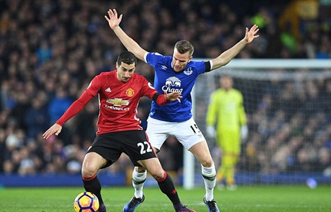 Tội đồ Fellaini khiến M.U bị cầm hòa phút cuối - ảnh 1