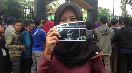 Biển người ở Indonesia xếp hàng mua vé chung kết AFF Cup 2016 - ảnh 3