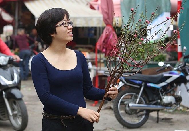 Đào bung nụ xuống phố - ảnh 9