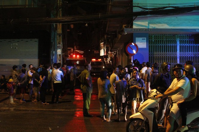 Cháy nhà ở Sài Gòn trong đêm, 6 người tử vong - ảnh 1