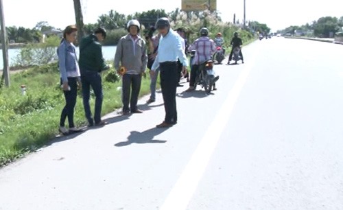 Hai tên cướp xịt hơi cay vào cảnh sát truy đuổi - ảnh 1