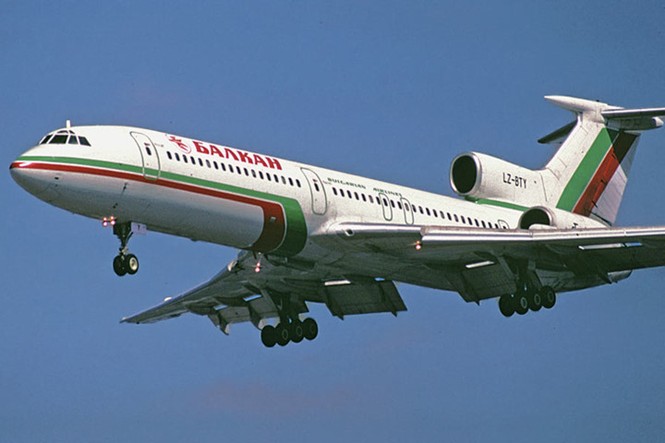 Nhìn gần loại máy bay Tu-154 vừa gặp nạn ở Nga - ảnh 2