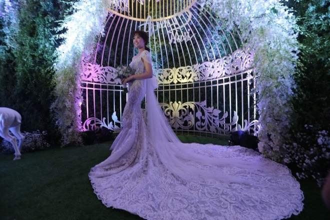 Ba bộ cưới lộng lẫy của cô dâu Hari Won - ảnh 4